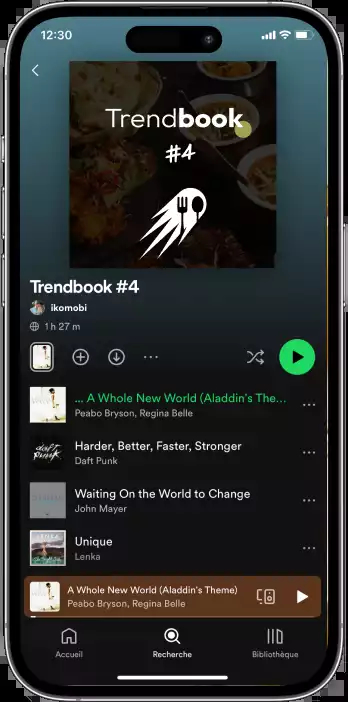 Smartphone affichant la playlist du Trendbook #4 sur l'application Spotify